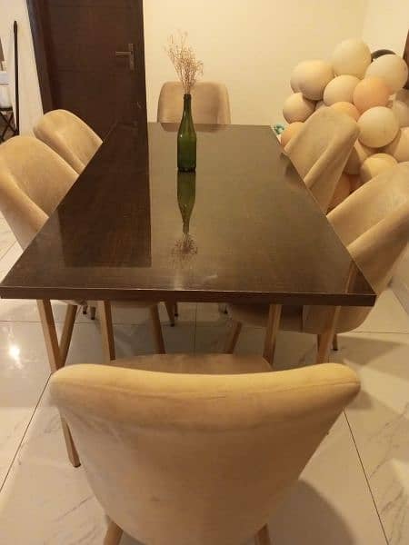 dinning table with 6 luxury chairs 0