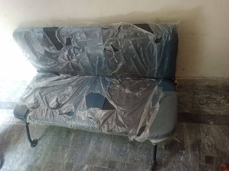 Suzuki bolan sofa seat 0