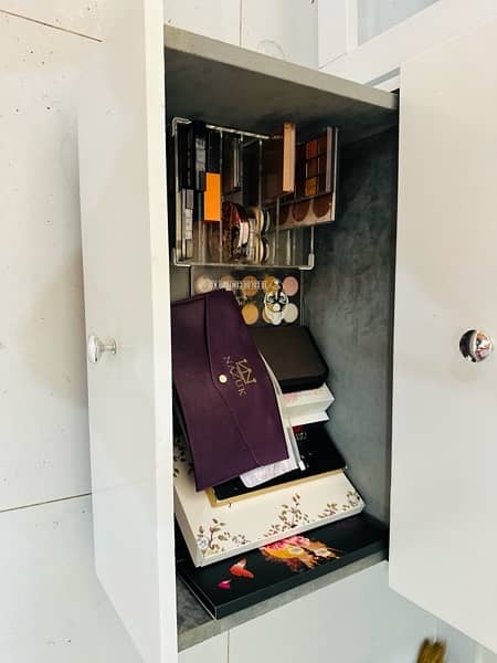 Dressing table/ vanity table/ makeup table 9