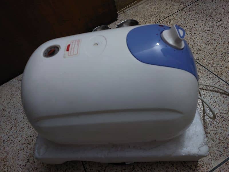 boss electric Geyser 15 Ltr 1