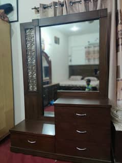 dressing table with 4 drawer