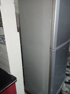 shifting ki vajah se sale kar raha hoon  PEL fridge