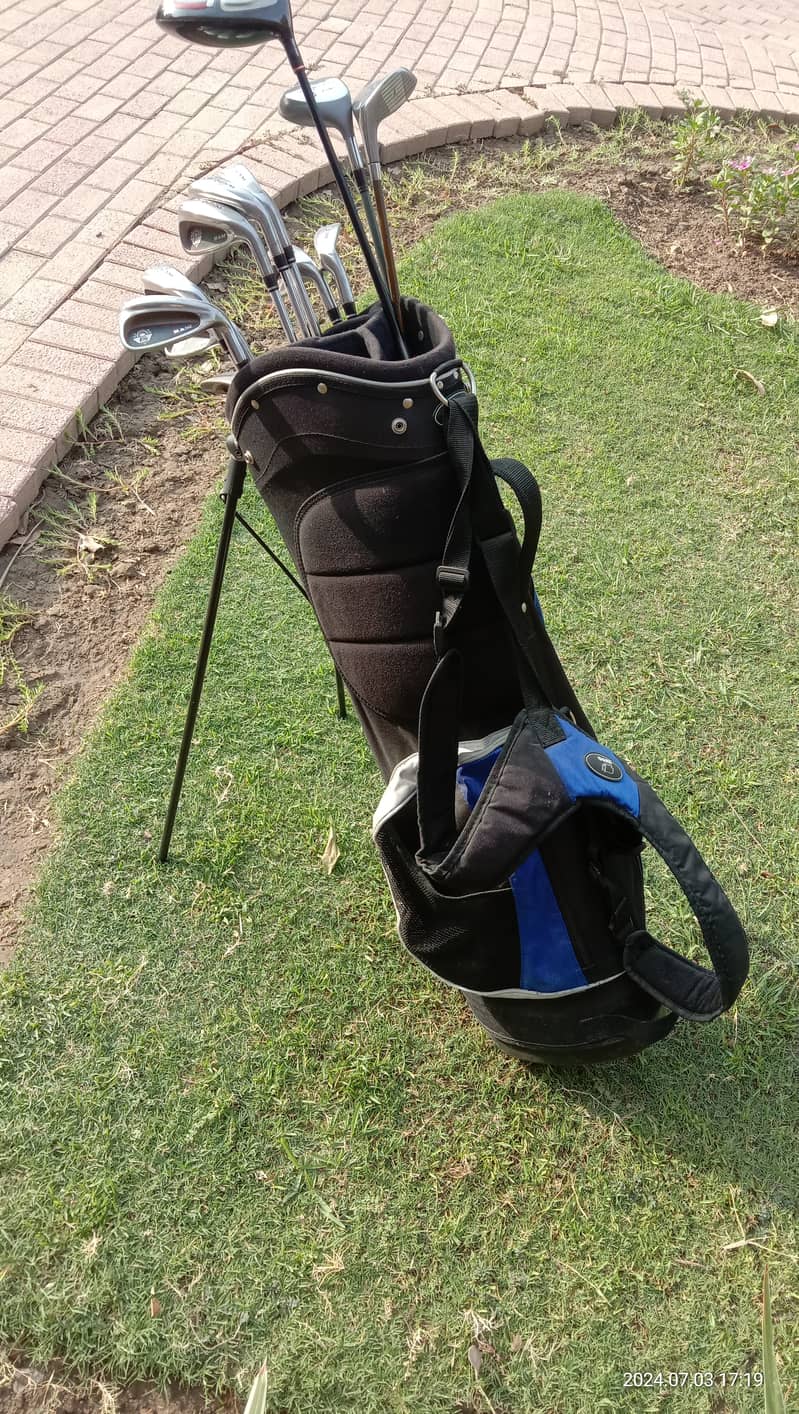 Complete golf kit with bag 2