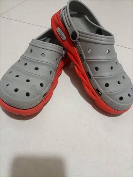 CROCS IN GREY AND RED COLOUR 1