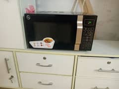 Pel Microwave - 10/10 Condition, Perfect for Your Kitchen