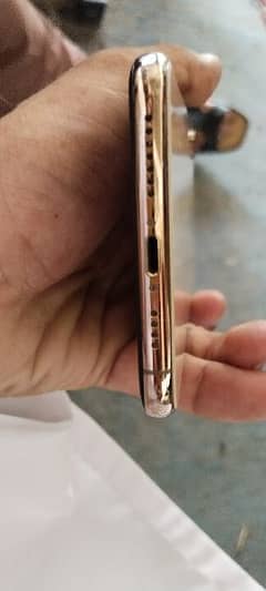 iphone XR golden icoud block