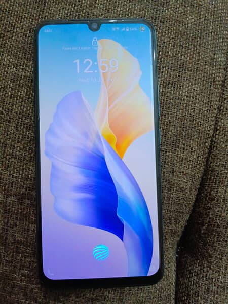 vivo v23e 8/128 gb  with box&original handfree just glass chnge 3