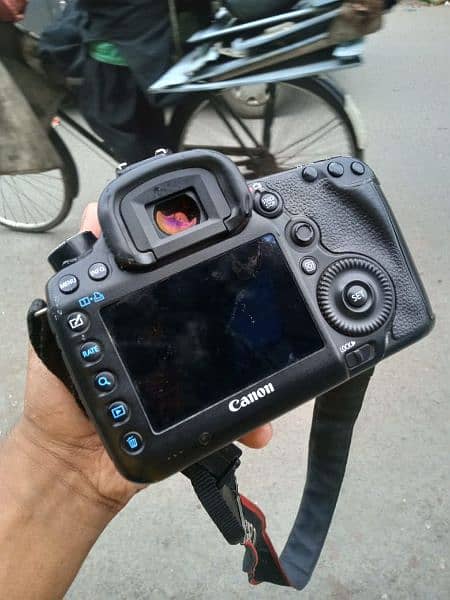 Canon 5D MARK 3 full frame 6