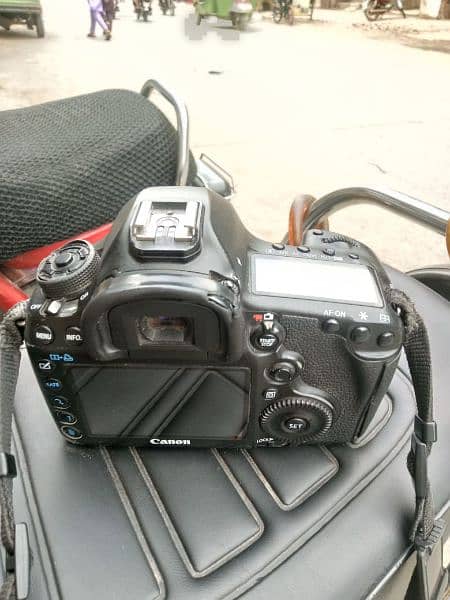 Canon 5D MARK 3 full frame 7