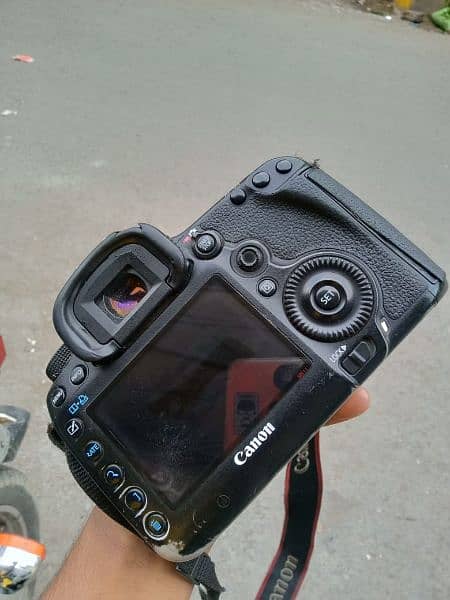 Canon 5D MARK 3 full frame 8