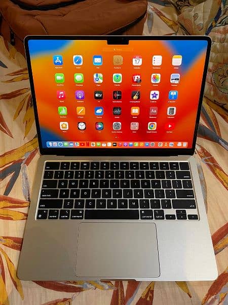 Apple Macbook Air M2 13.6 inch 6