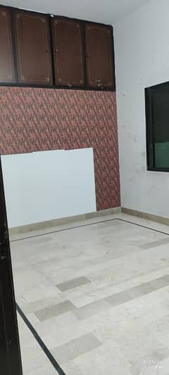 1ST FLOOR PORTION 3 BED DRAWING LOUNGE AVAILABLE FOR RENT