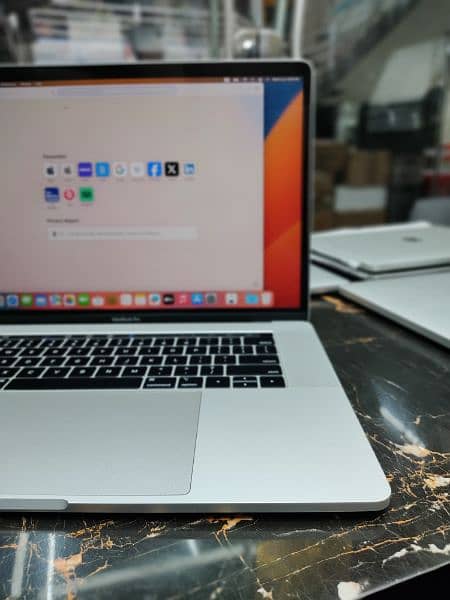 MacBook pro 15 2019 i9 16 GB and 500 SSD 1