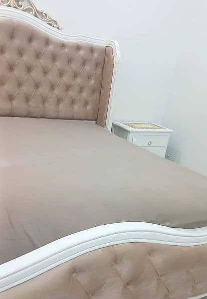 Bed with dressing 2