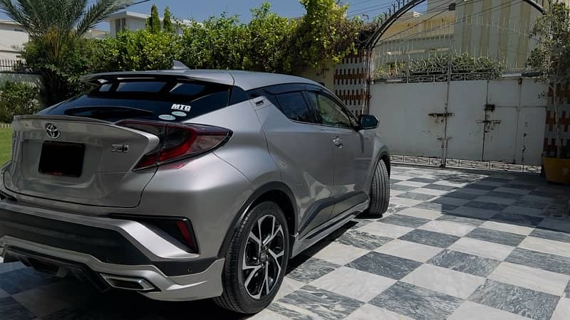 Toyota C-HR 2017 1