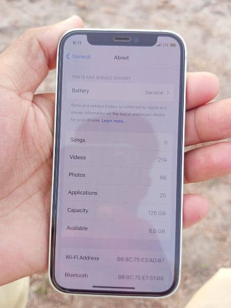 iphone 12 mani waterpack bs back camera 1 X pe blur krta hai sim chil 2