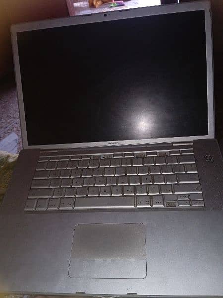 Apple laptop model A1150 9/10 condition 0