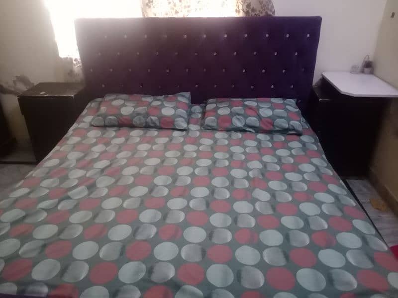 bed for sale/ velvet poshish bed 0