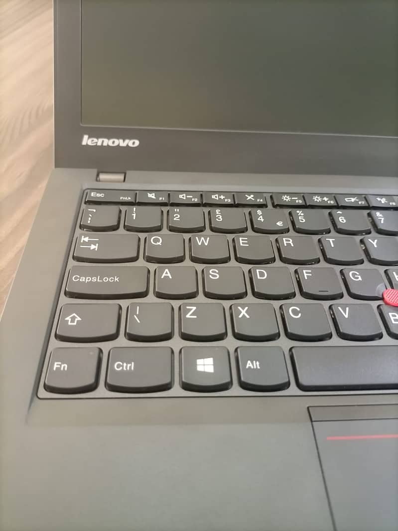 Lenovo Thinkpad X250 Core i5 5th Genertion 5GB, 500GB HDD 19