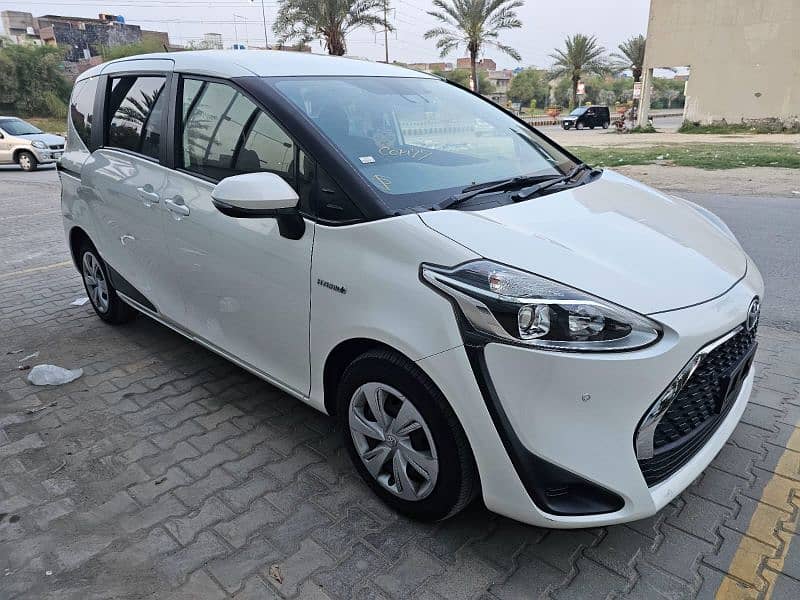 Toyota Sienta 2019 1