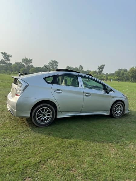 Toyota Prius 2011 sunroof 11