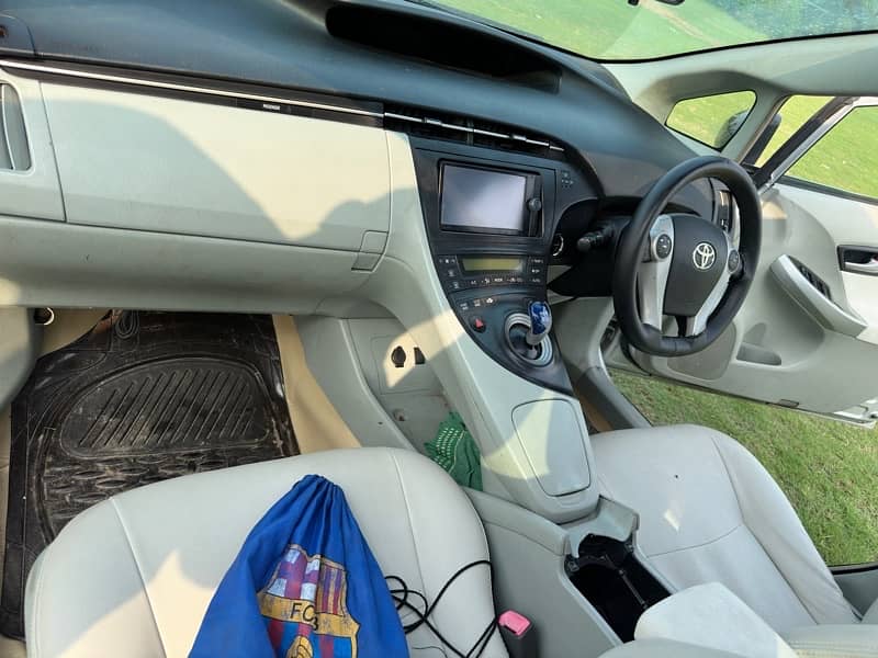 Toyota Prius 2011 sunroof 15