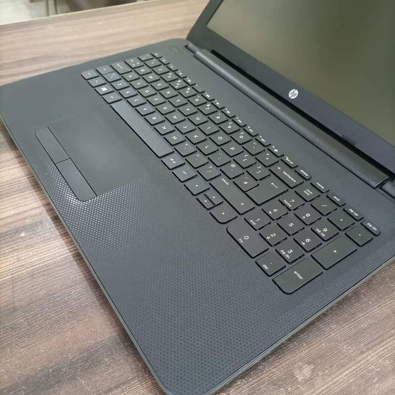 HP NoteBook 250, Core i3 7th generation, 8GB Ram, 180GB SSD 15