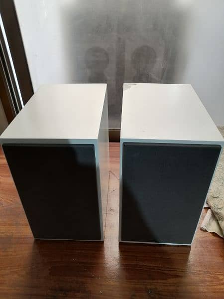 Rotel Amplifier, SONOS Connect, Bowers and Wilkins Speakers 9