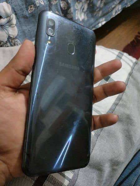 Samsung a30 4/64 gb urgent sale 2