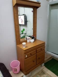 selling my wood dressing table
