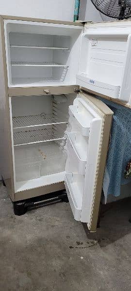 Medium size refrigerator 2