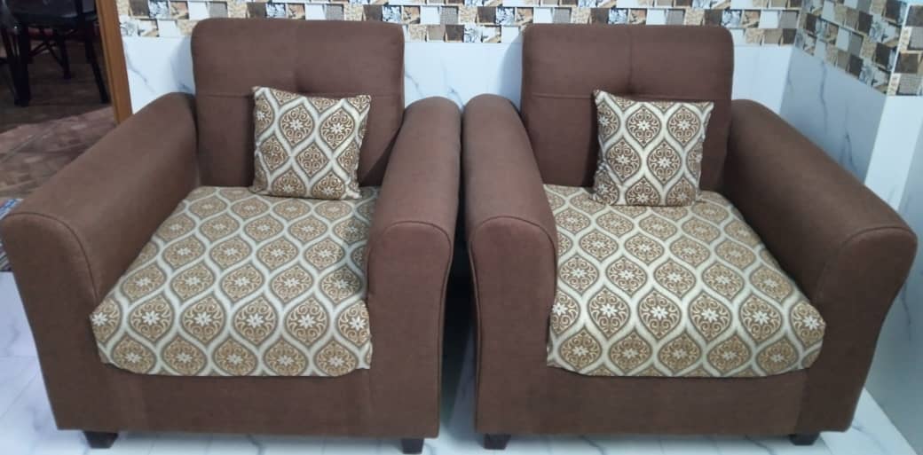 7-Seater Sofa Set with Center Table for Sale: 4