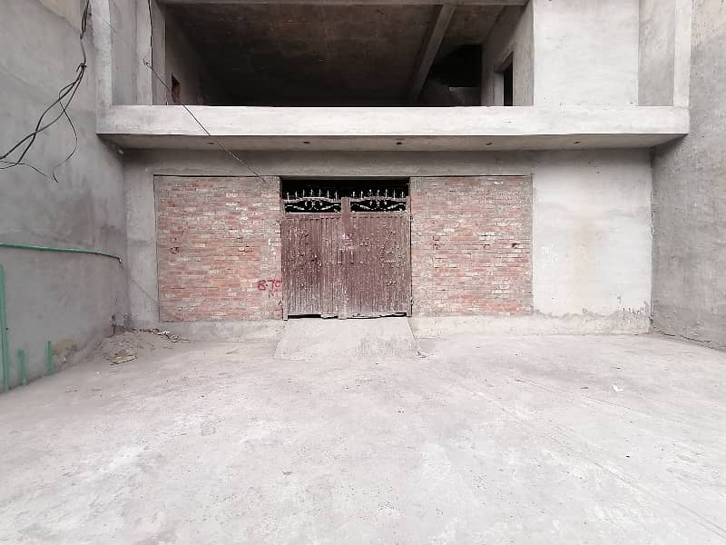 Gorgeous 10 Marla Building For rent Available In Maulana Shaukat Ali Road 0