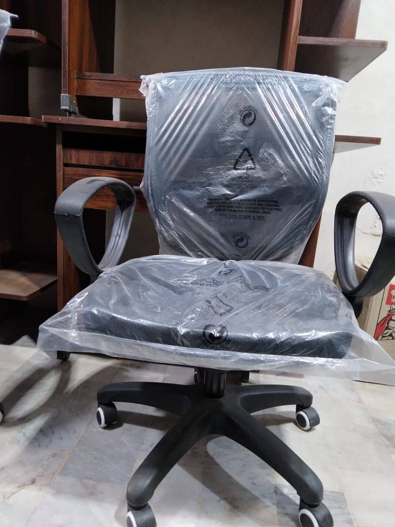 Visitor chair /Office chair /Gaming chair /office chair  /Boss chair 9