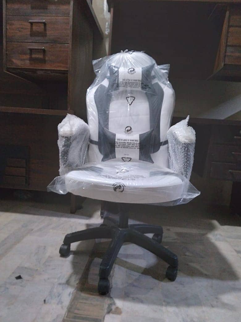 Visitor chair /Office chair /Gaming chair /office chair  /Boss chair 11