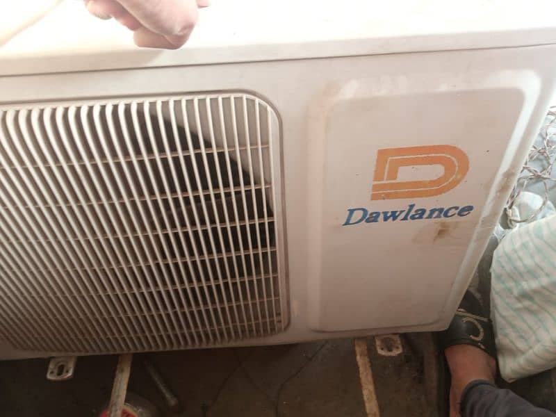 1.5 ton AC Dawlance 2