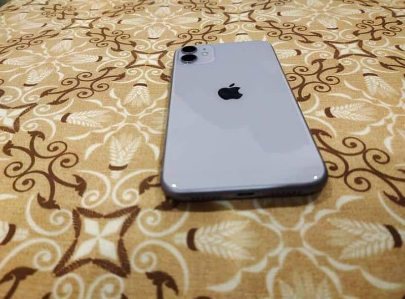 iphone 11 128 GB jv with box 03207093955 My WhatsApp 2