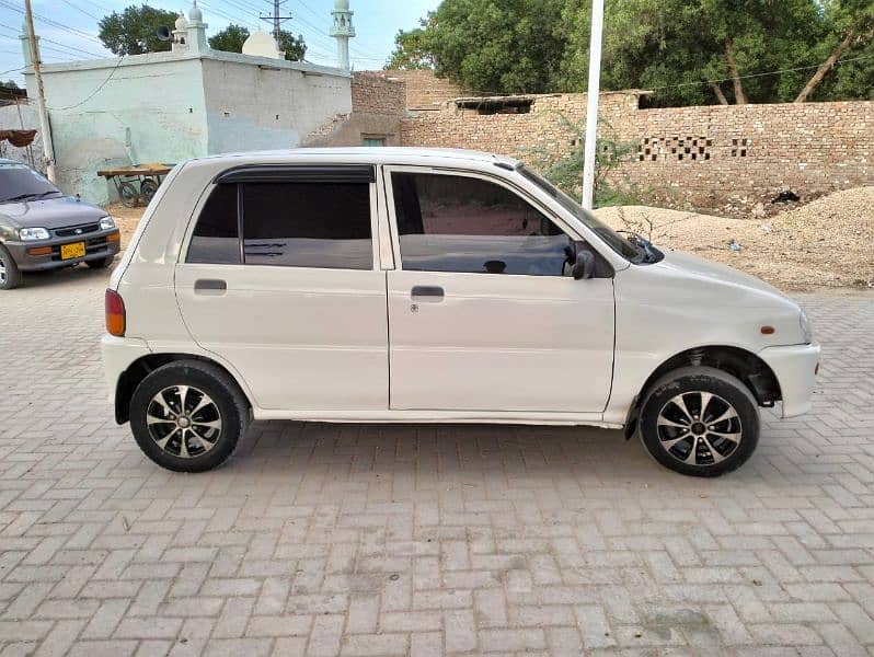 Daihatsu Cuore 2009 6