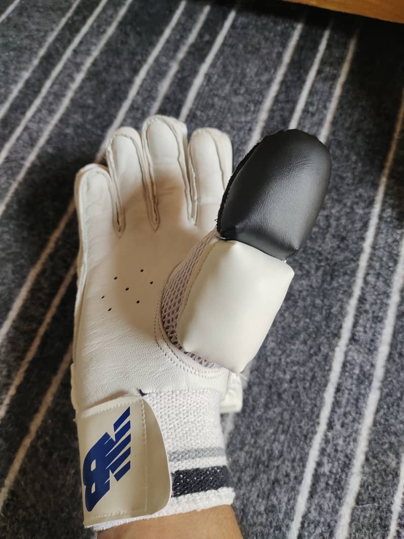 New Balance Gloves for right handed batsman 1