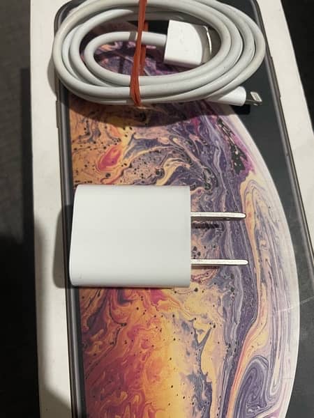 iphone xs max ka 100% original box pulled charger hy 2