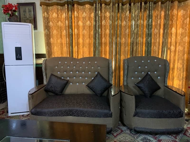 2 Sofa sets 7seater with 2Tables 2