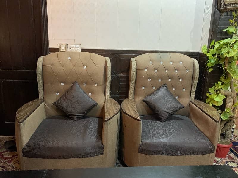 2 Sofa sets 7seater with 2Tables 5