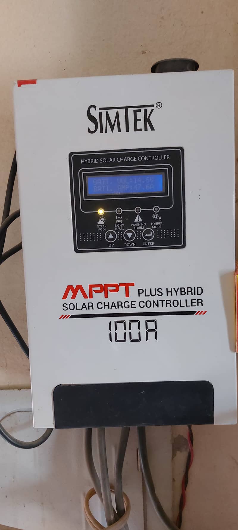 Simtek 100 amp charge controller 1