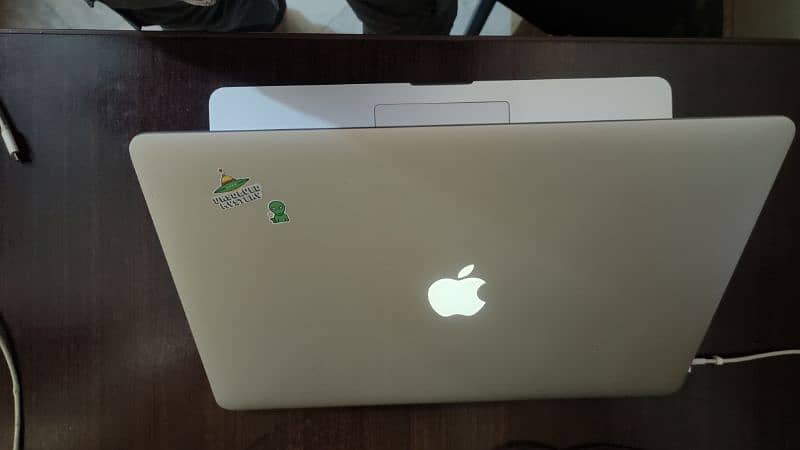 Macbook pro mid 2015 16/512 10/10 condition 1