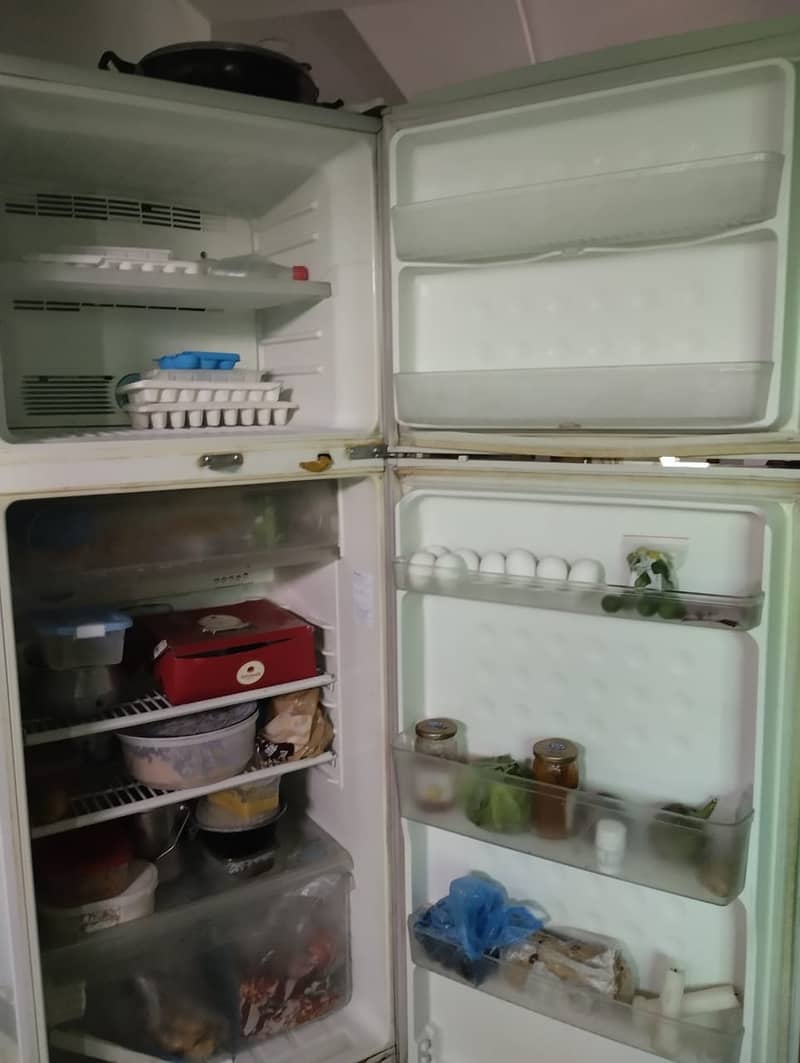 Dawlance refrigerator DW-41-GY, No frost 2