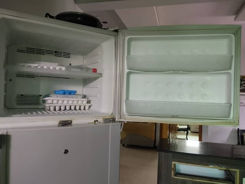 Dawlance refrigerator DW-41-GY, No frost 3