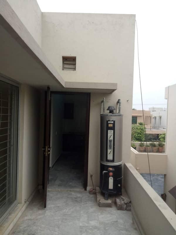 Beautiful Kanal Upper Portion Available For Rent in Dha Phase 4 7