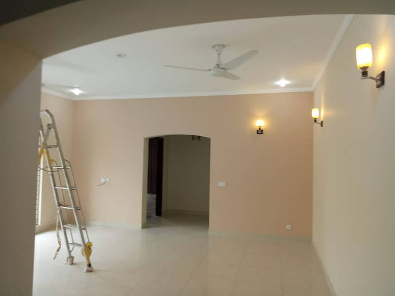 Beautiful Kanal Upper Portion Available For Rent in Dha Phase 4 13