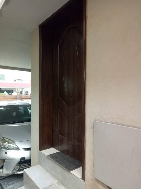 Beautiful Kanal Upper Portion Available For Rent in Dha Phase 4 23