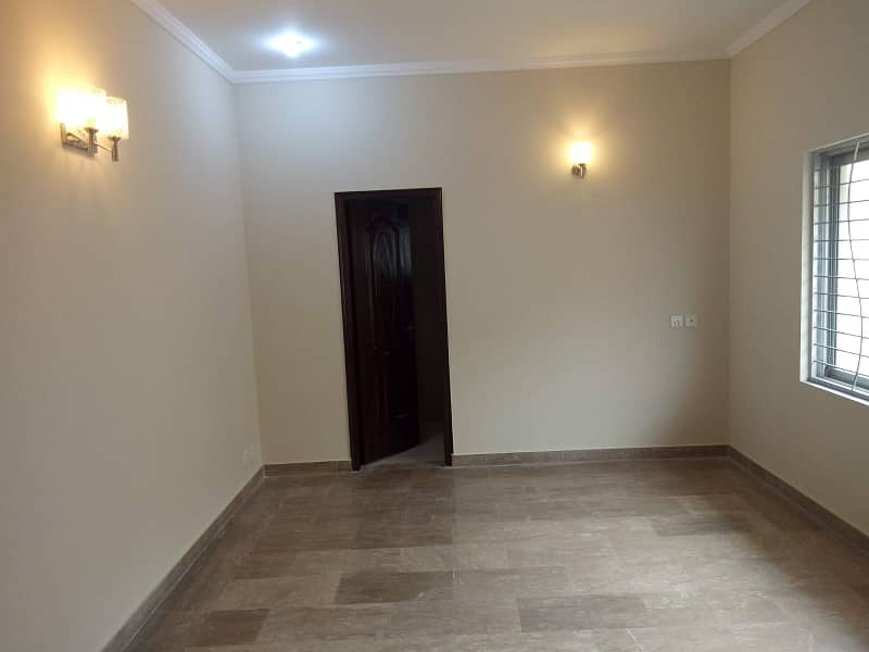 Beautiful Kanal Upper Portion Available For Rent in Dha Phase 4 27